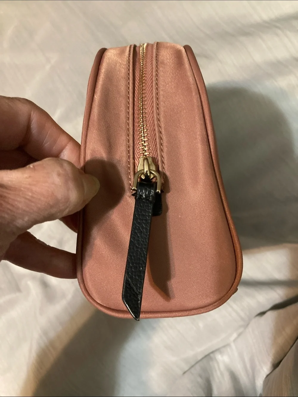 Kate Spade NWOT Med Dome Mauve Nylon Cosmetic Case.